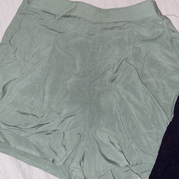 Flowy Soft Short Bundle - Picture 4 of 6